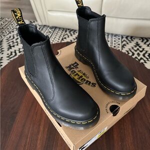 Dr. Martens 2976 Chelsea Boots. Black. Size 7 Women’s.